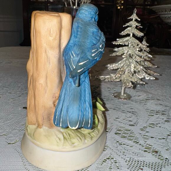 VTG Gorham of Japan 1978 Porcelain Blue & Red Bird Baby Bird Figurine  Music Box - Picture 3 of 10